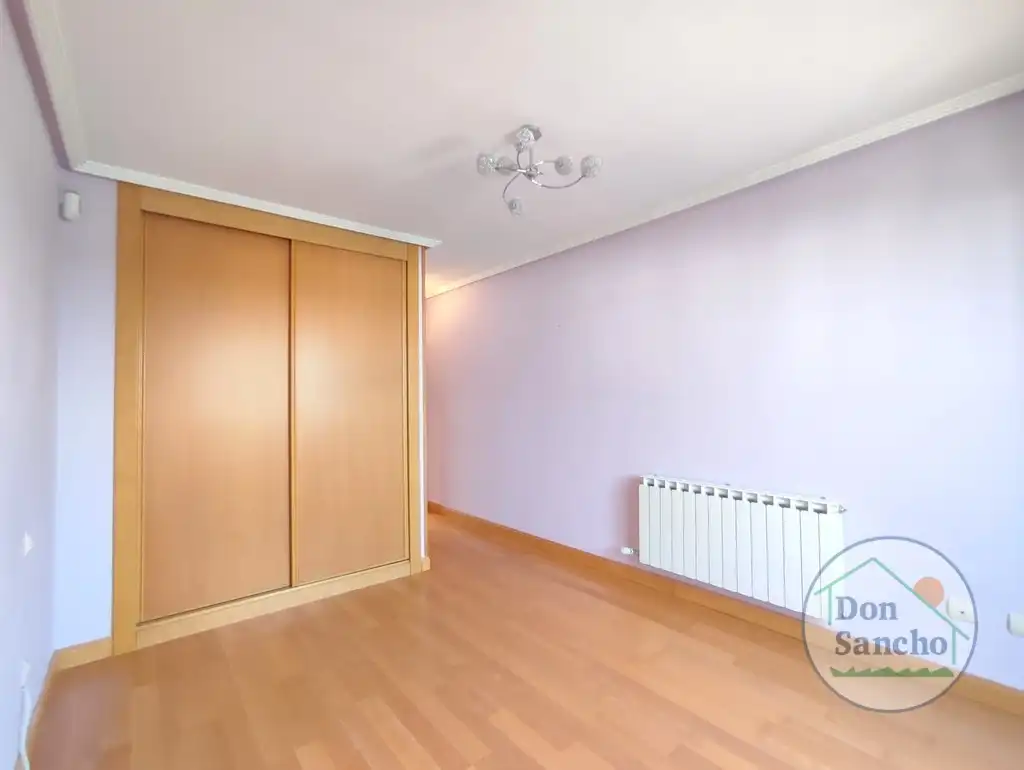 Bedroom of Attic for sale in Valladolid  with Air Conditioner, Heating and Terrace