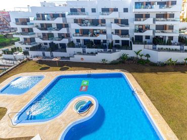 Penthouse with pool for sale in Calle Cabo Verde