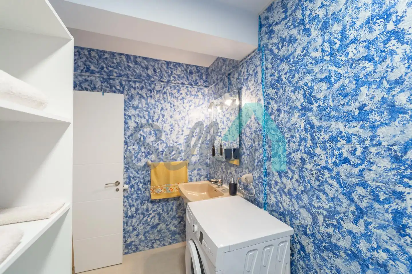 Bathroom of Flat for rent in Oviedo   with Heating, Parquet flooring and Furnished
