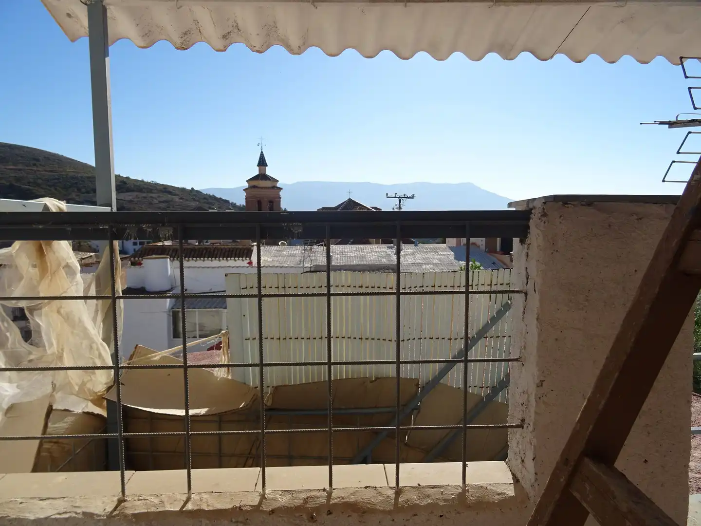 Vista exterior de Casa adosada en venta en Turón con Jardín privado, Terraza y Amueblado