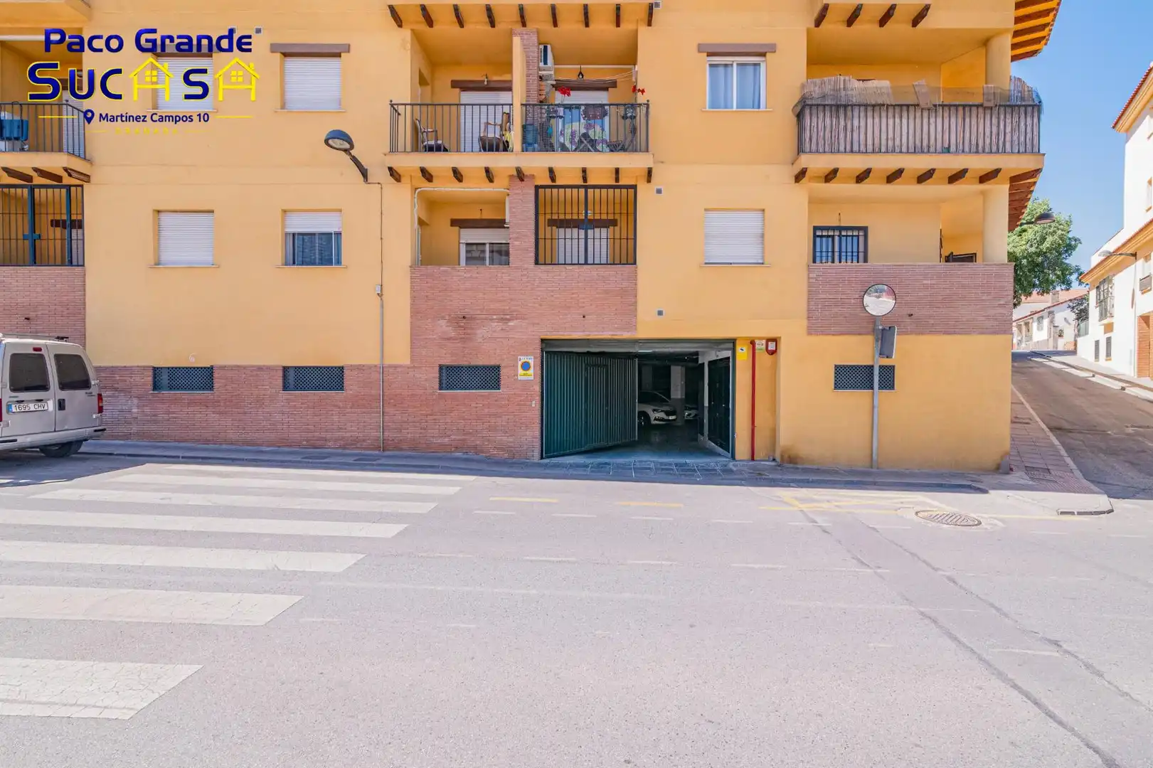 Außenansicht von Erdgeschoss zum Verkauf in La Zubia mit Klimaanlage, Heizung und Möbliert