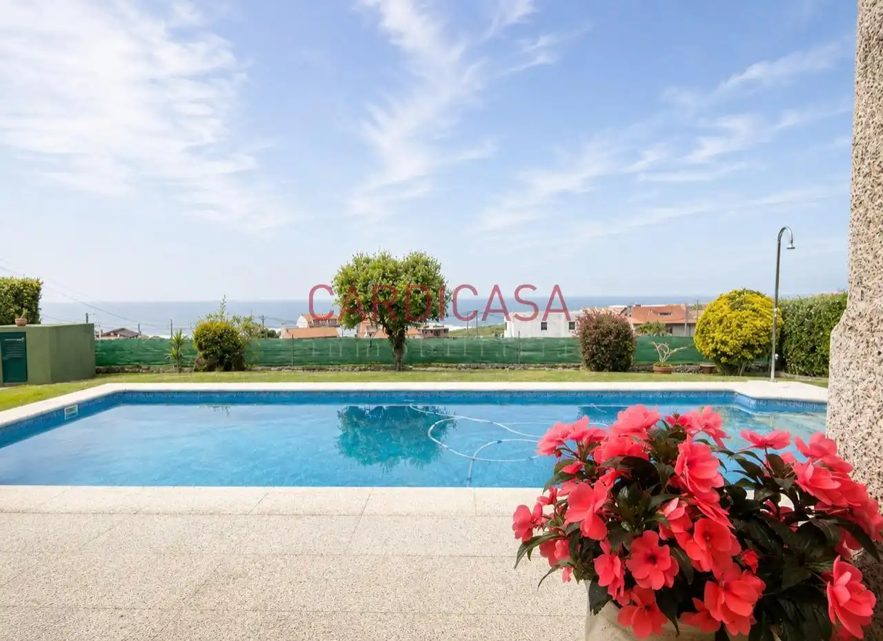 Piscina de Casa o chalet en venta en Oia con Calefacción, Jardín privado y Trastero