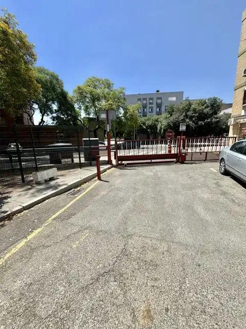 Parking de Piso en venta en Sevilla con Aire acondicionado