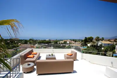 Terrassa de Casa o xalet en venda en Marbella amb Aire condicionat, Calefacció i Jardí privat