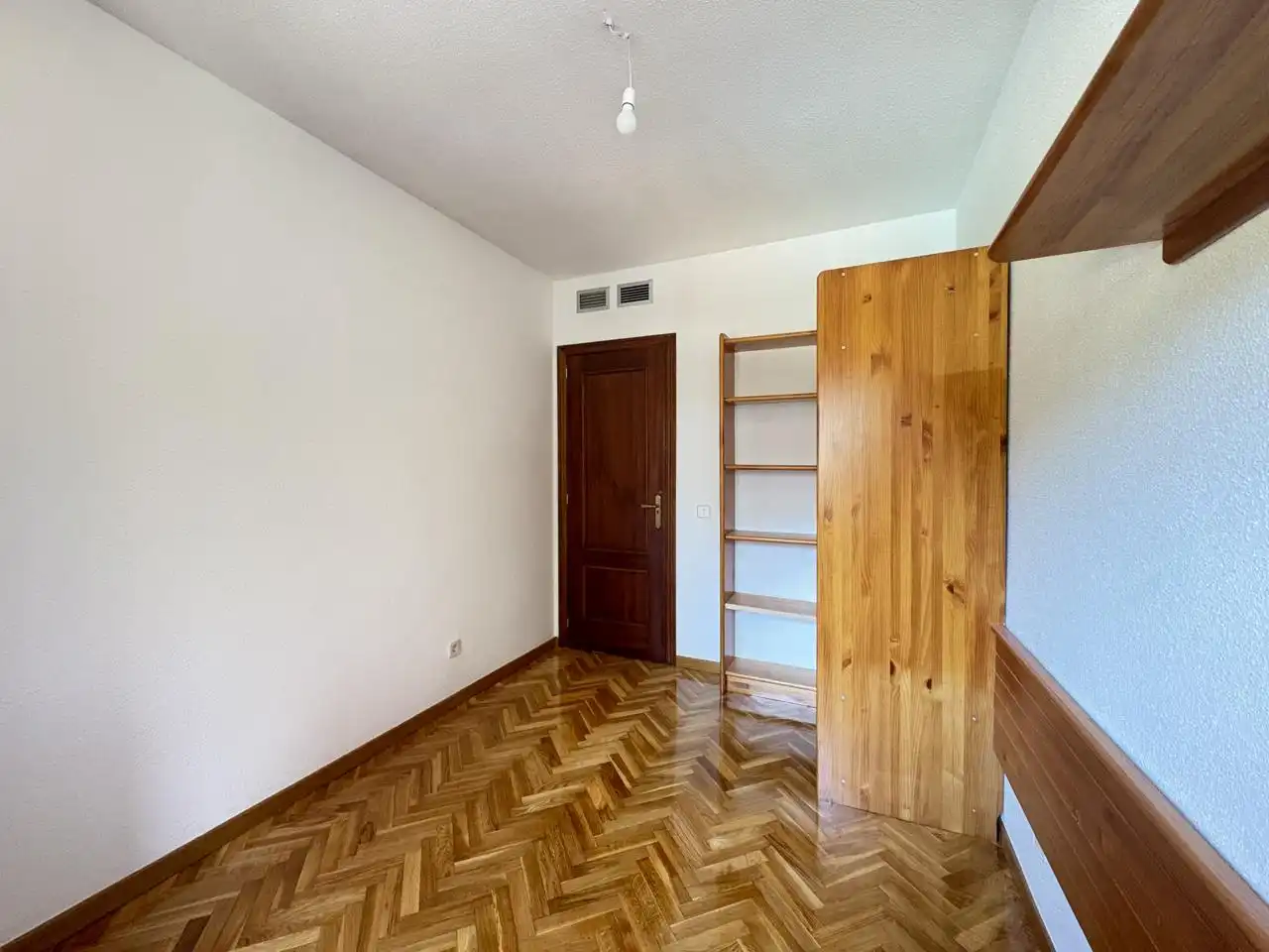 Schlafzimmer von Wohnung zur Miete in Madrid mit Klimaanlage, Heizung und Parkett