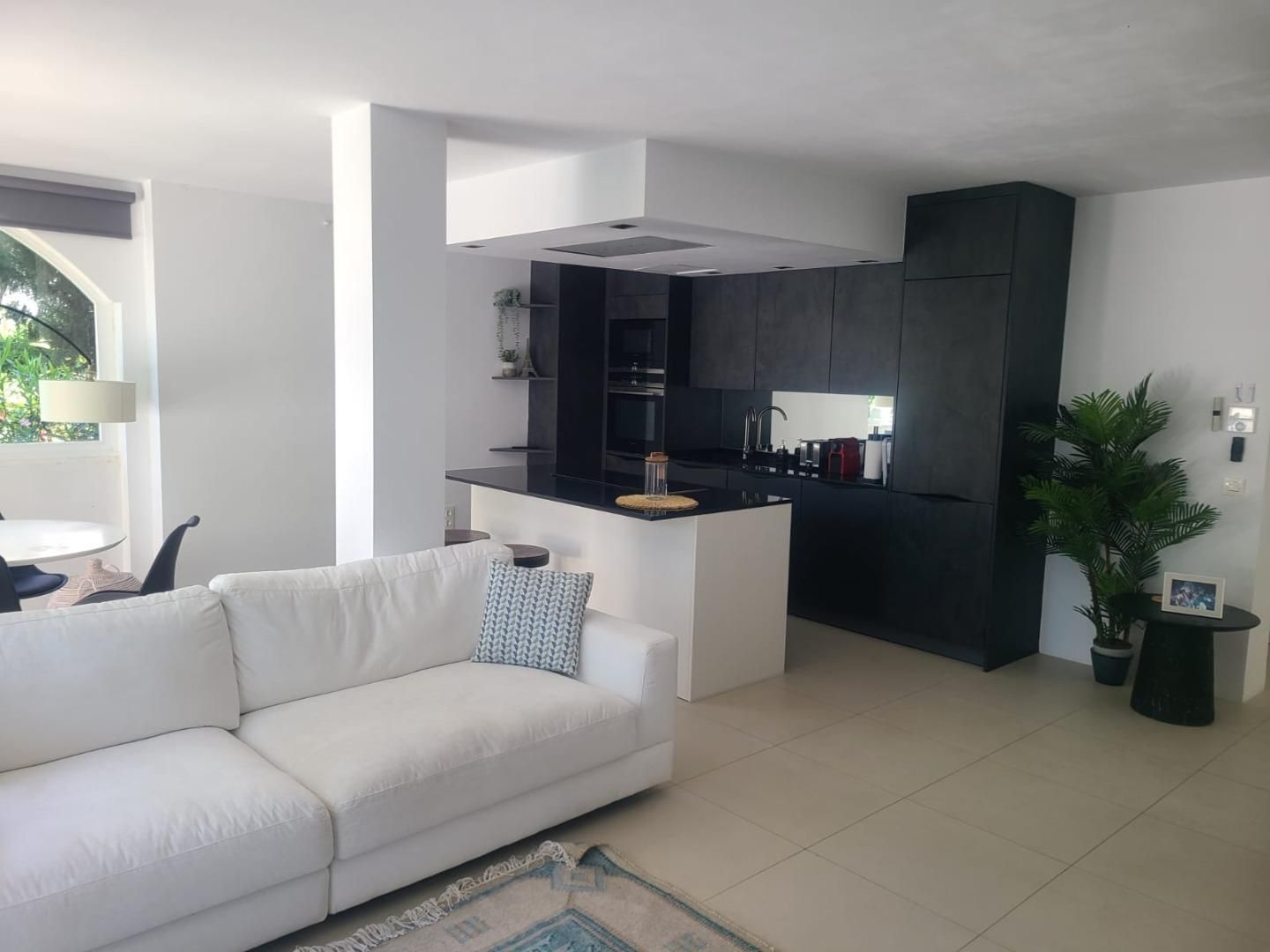 Sala d'estar de Apartament en venda en Marbella amb Aire condicionat, Calefacció i Terrassa