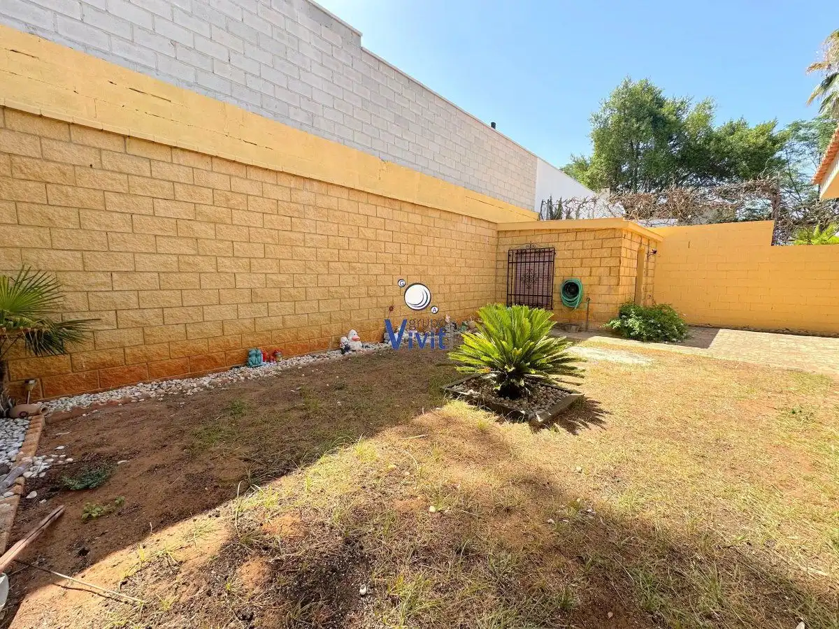 Jardí de Casa o xalet en venda en Alcalá de Guadaira amb Aire condicionat, Traster i Piscina