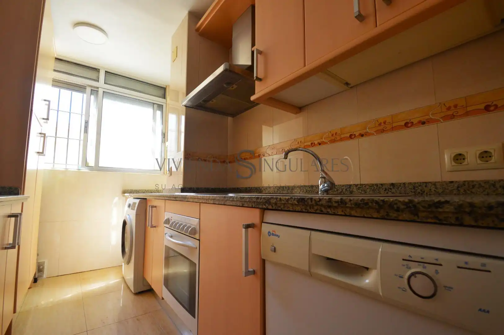 Kitchen of Flat for sale in Sevilla  with Air Conditioner, Private garden and Terrace
