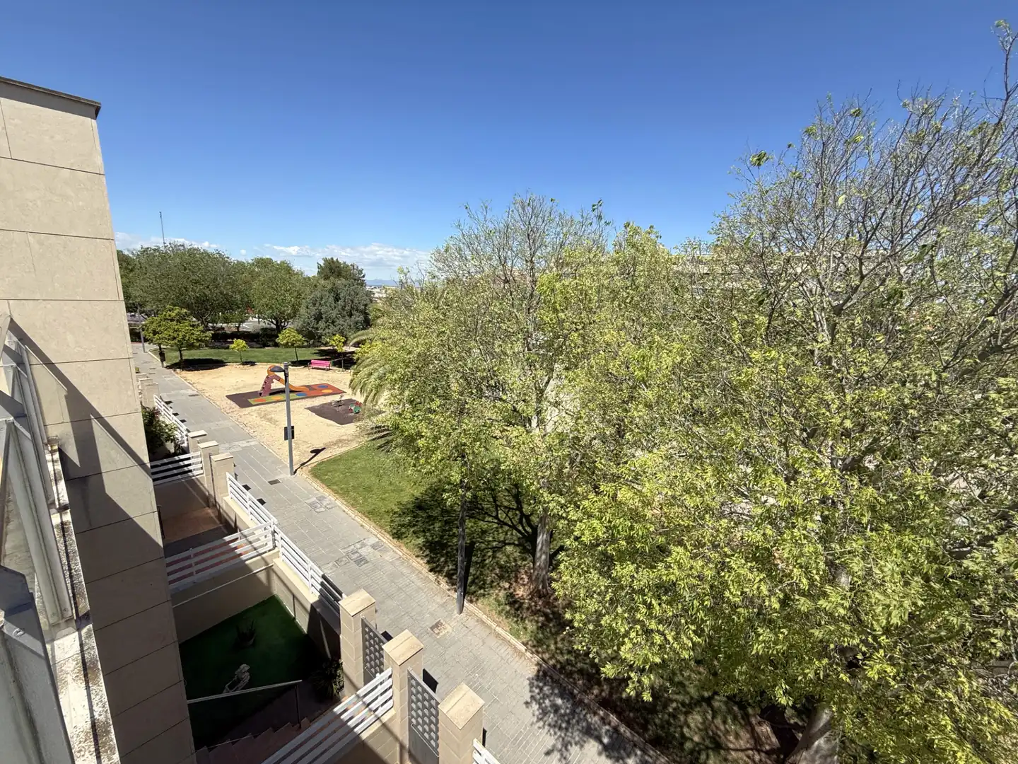 Vista exterior de Casa adosada en venda en Torrent amb Terrassa, Balcó i Piscina comunitària