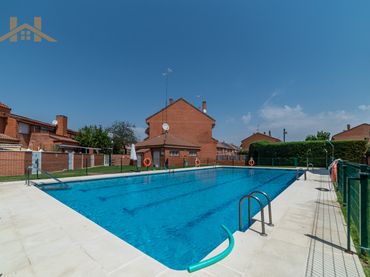 Casa a schiera con piscina in vendita a Calle de Camilo José Cela 132