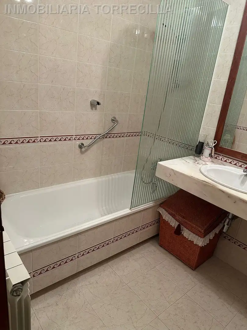 Badezimmer von Wohnung zur Miete in Valladolid mit Parkett, Möbliert und Balkon