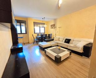 Sala d'estar de Pis de lloguer en Rivas-Vaciamadrid amb Calefacció, Jardí privat i Parquet