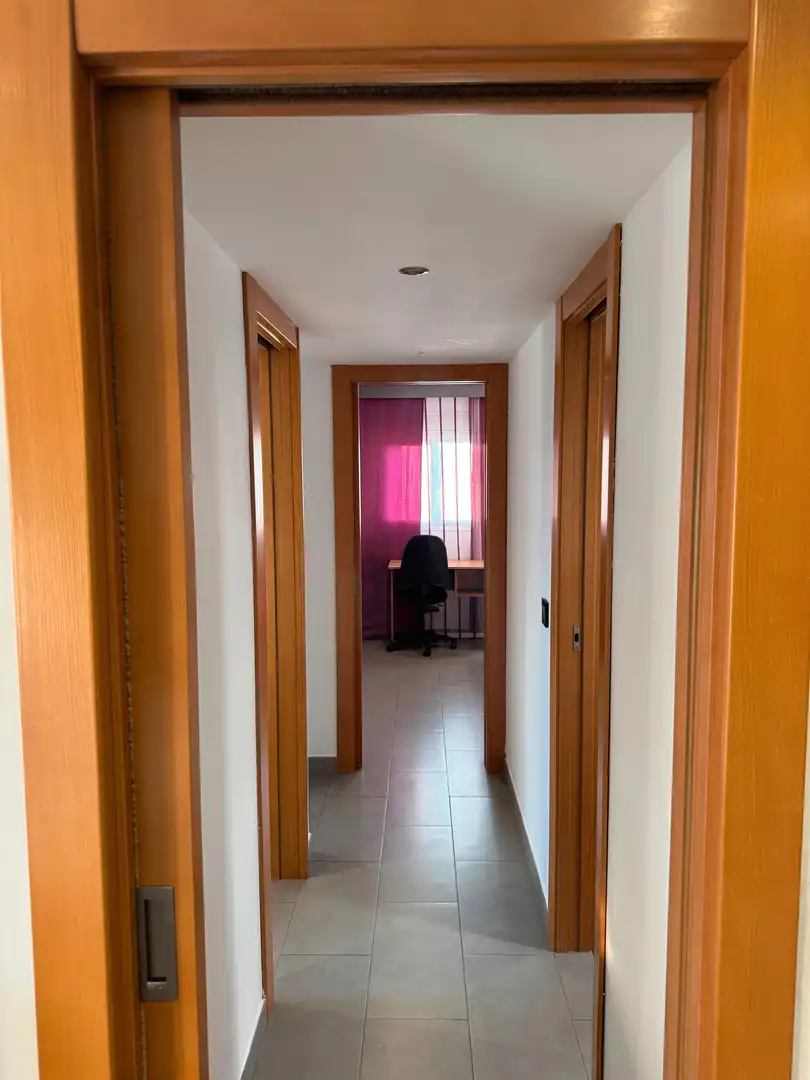 Room in Avenida Nehemias, Santa Cristina - San Rafael