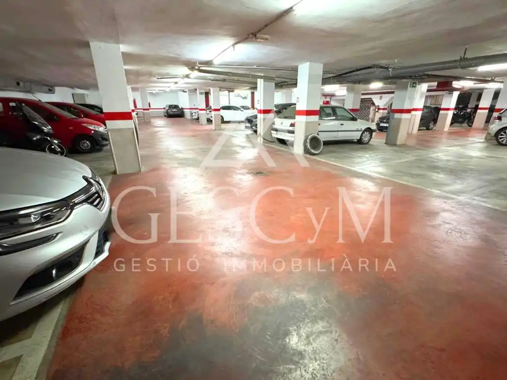 Parking de Garaje en venta en Cornellà de Llobregat