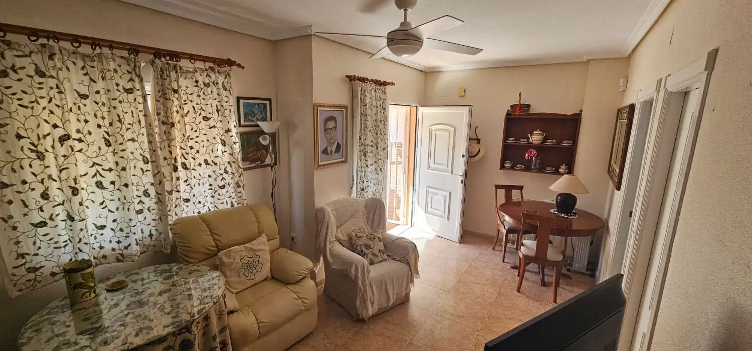 Wohnzimmer von Einfamilien-Reihenhaus zum Verkauf in Torrevieja mit Terrasse, Möbliert und Alarm
