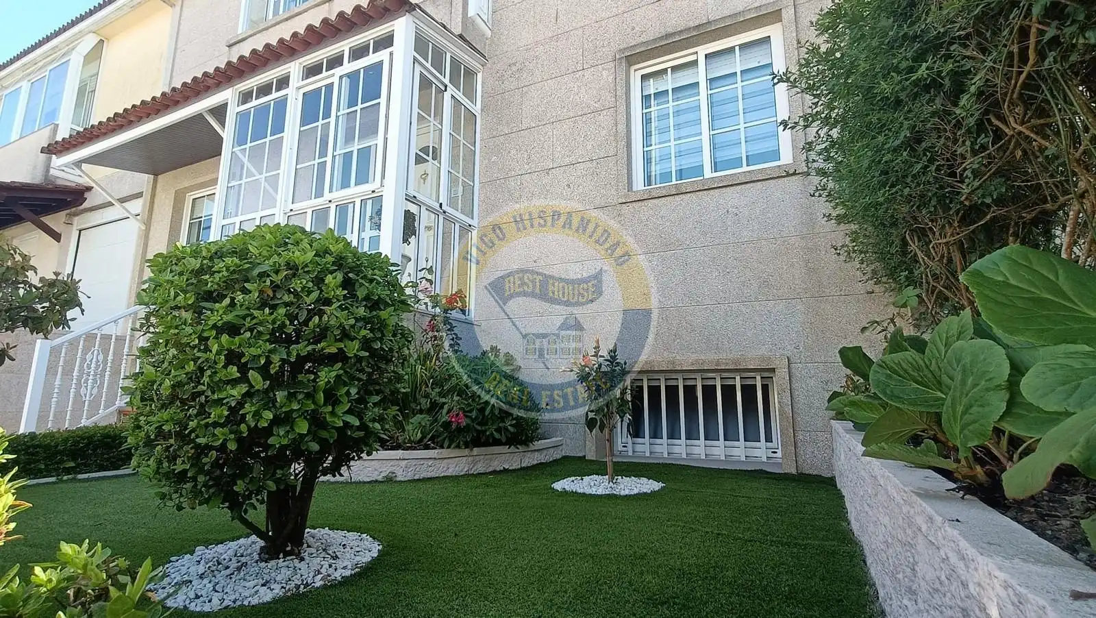 Vista exterior de Casa adosada en venta en Vigo  con Calefacción, Terraza y Trastero