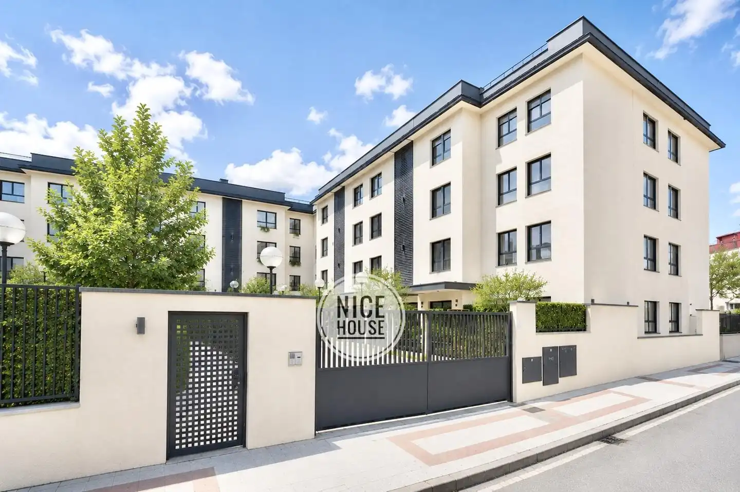 Exterior view of Flat for sale in Getafe  with Air Conditioner