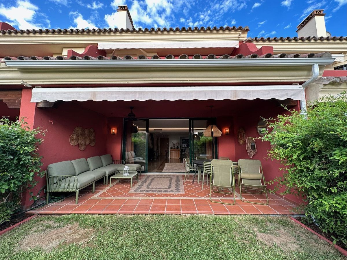 Terraza de Casa adosada de alquiler en Marbella con Aire acondicionado, Calefacción y Jardín privado