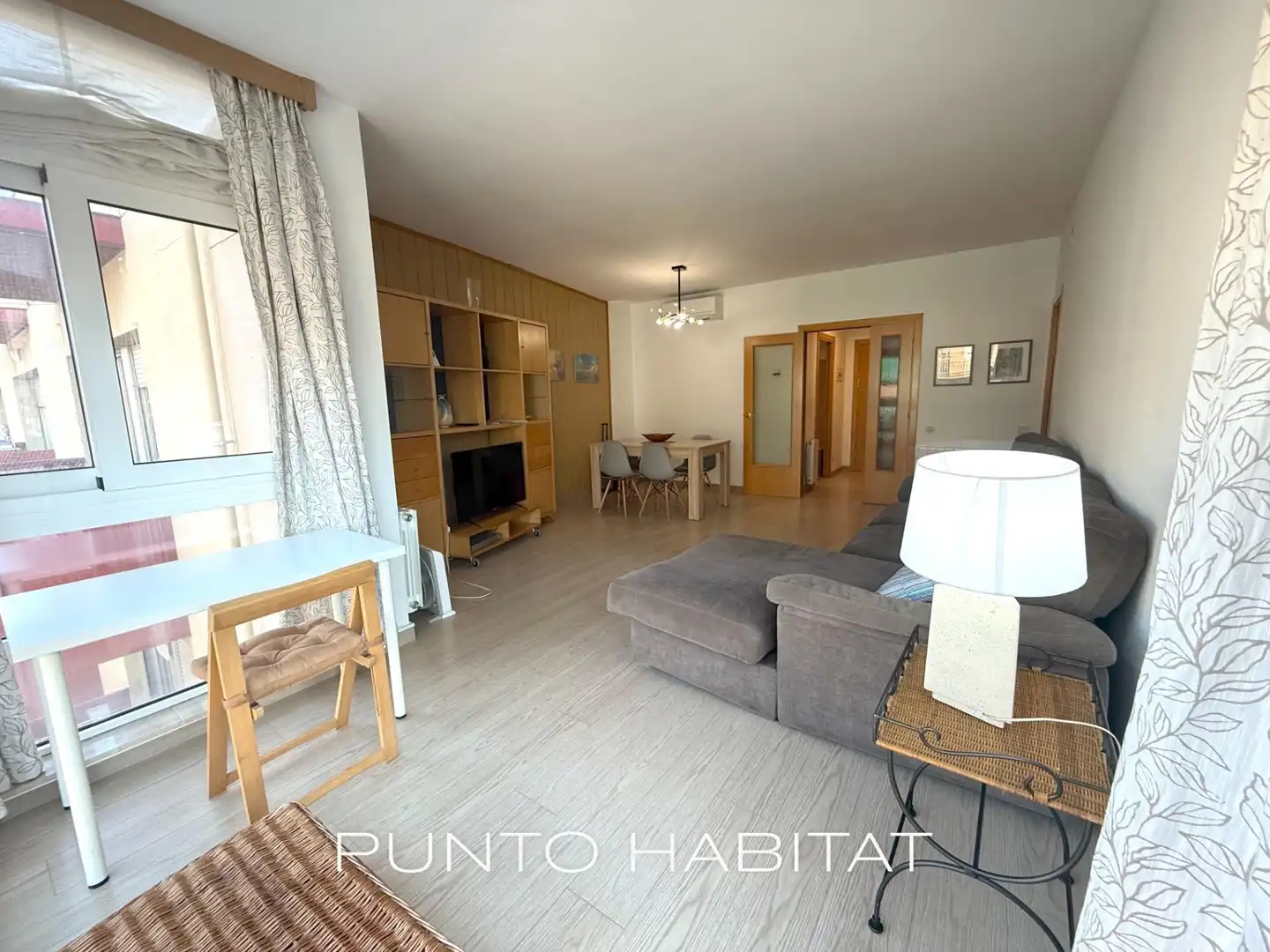 Living room of Flat for rent in Barcelona  with Air Conditioner, Heating and Parquet flooring