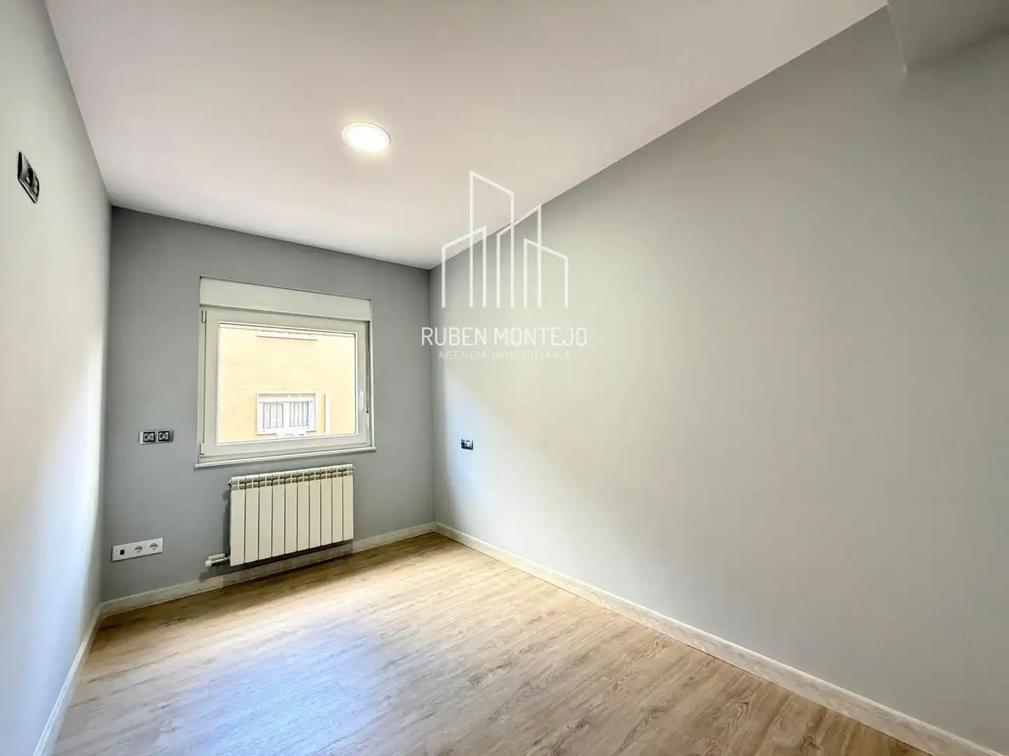 Bedroom of Flat for rent in Salamanca  with Heating, Parquet flooring and Terrace