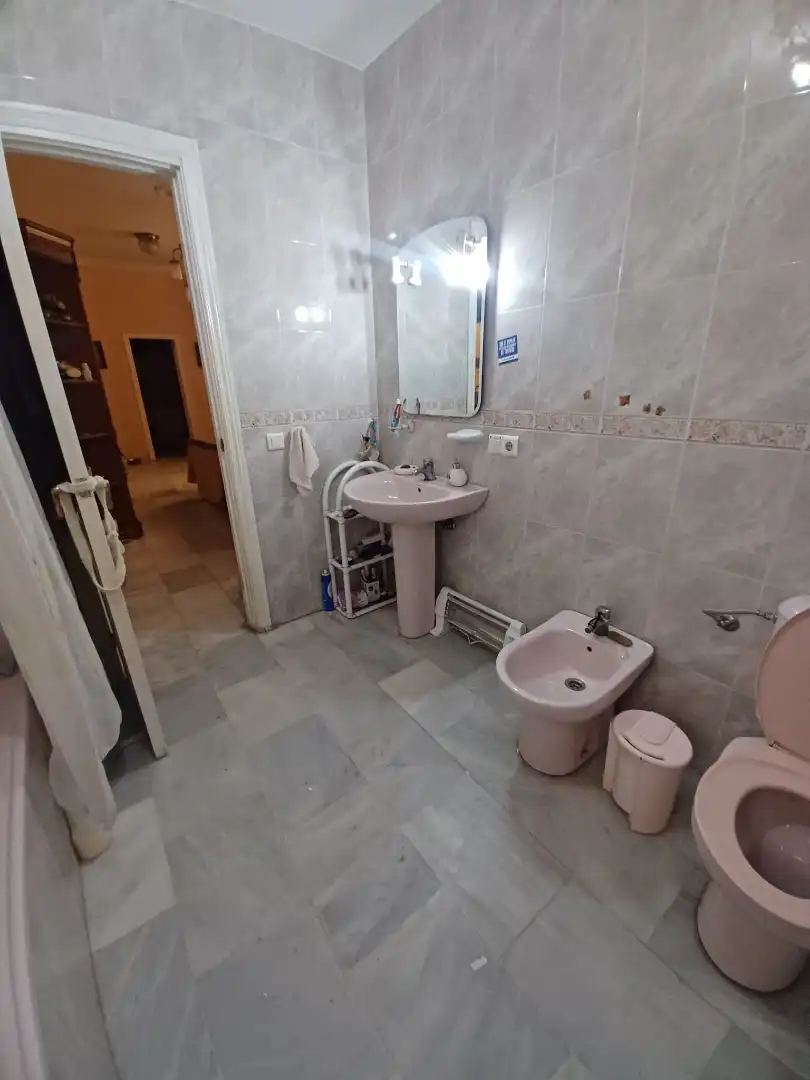 Baño de Piso en venta en Sevilla con Horno y Lavadora