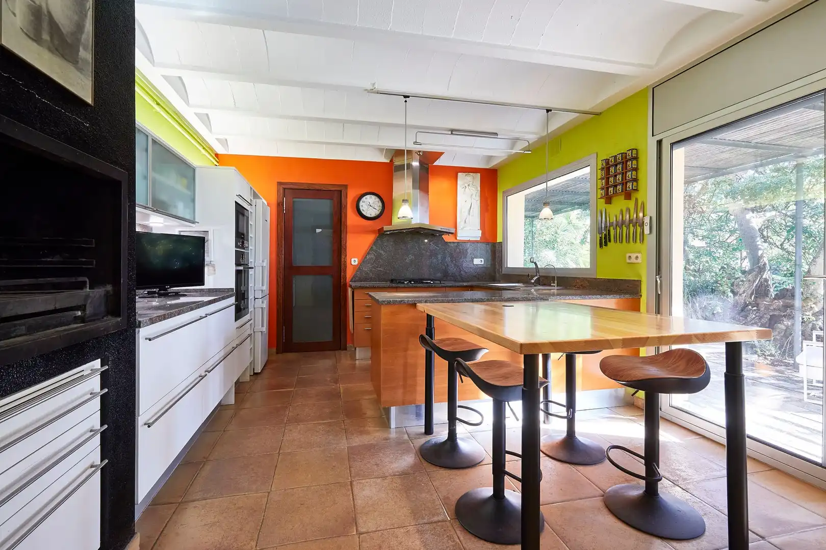Küche von Haus oder Chalet zum Verkauf in Premià de Dalt mit Klimaanlage, Heizung und Privatgarten