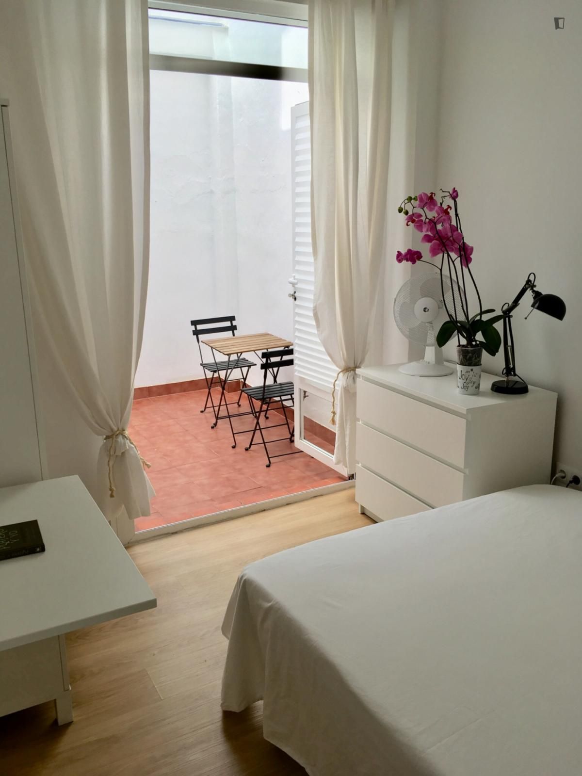 House or chalet to share in Triana Este