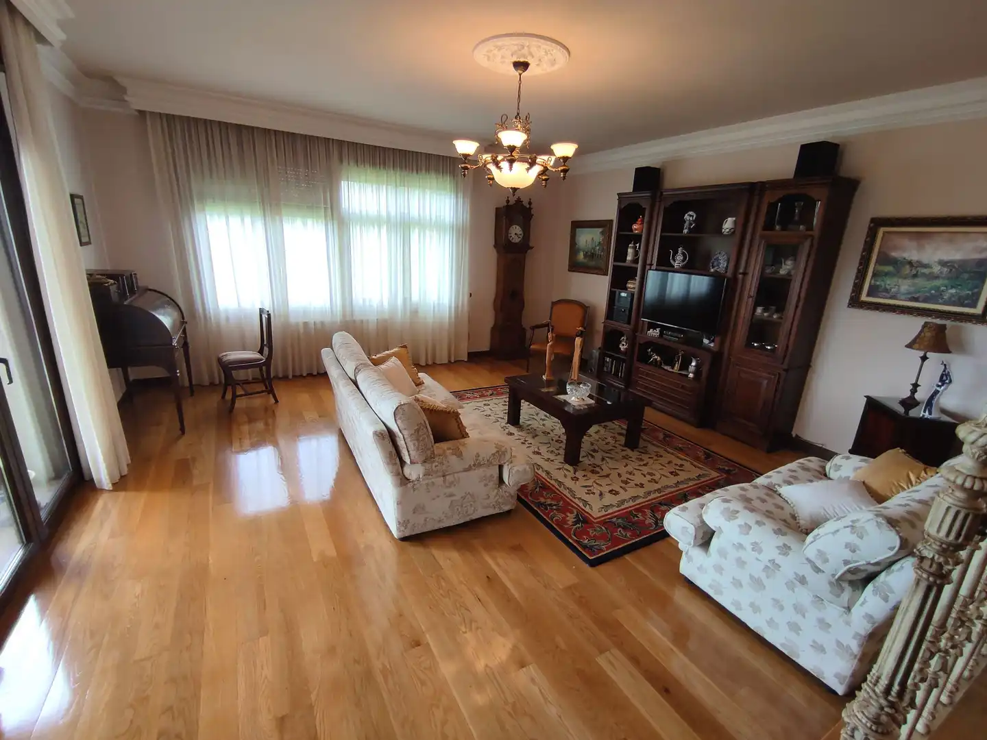 Sala d'estar de Casa o xalet en venda en Gondomar amb Jardí privat, Parquet i Terrassa