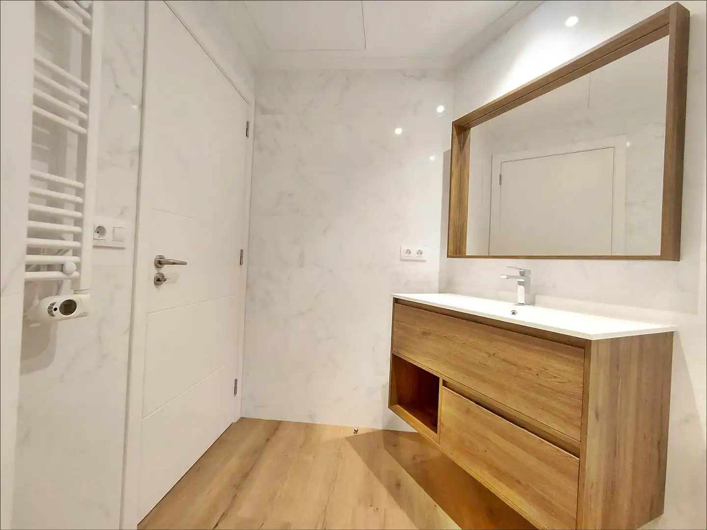 Badezimmer von Erdgeschoss zum Verkauf in Sanxenxo mit Heizung, Terrasse und Möbliert