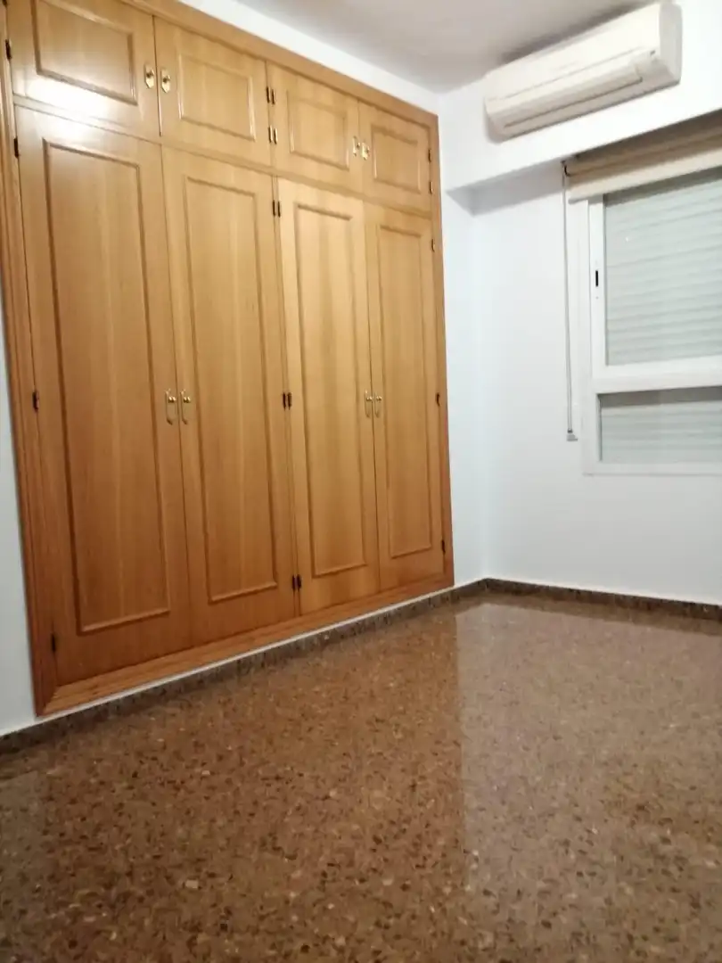 Bedroom of Flat for rent in Valencia  with Air Conditioner, Heating and Terrace