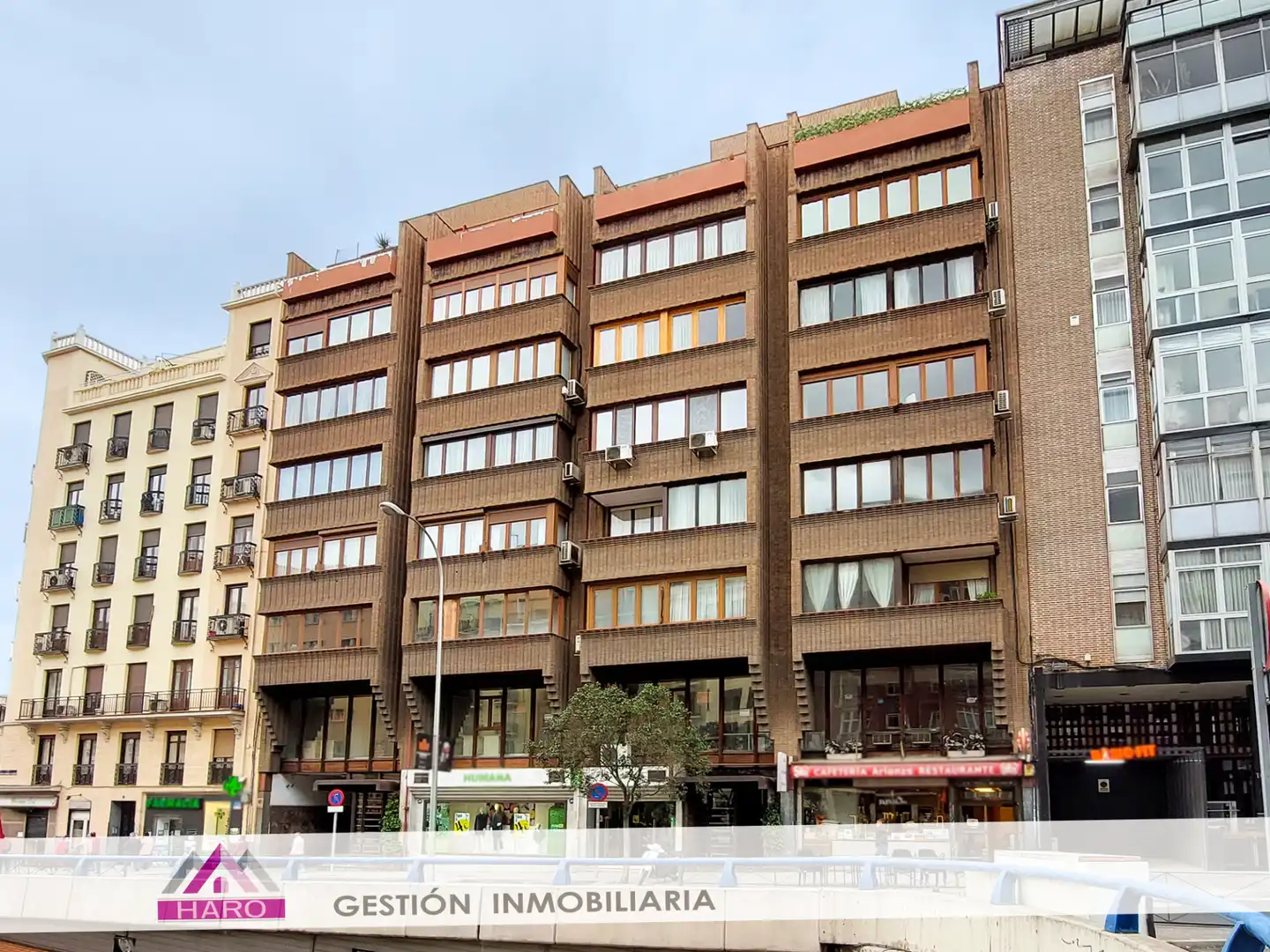 Vista exterior de Oficina de alquiler en Madrid con Calefacción