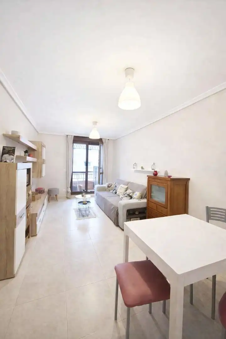 Sala d'estar de Pis en venda en Meruelo amb Calefacció, Jardí privat i Terrassa