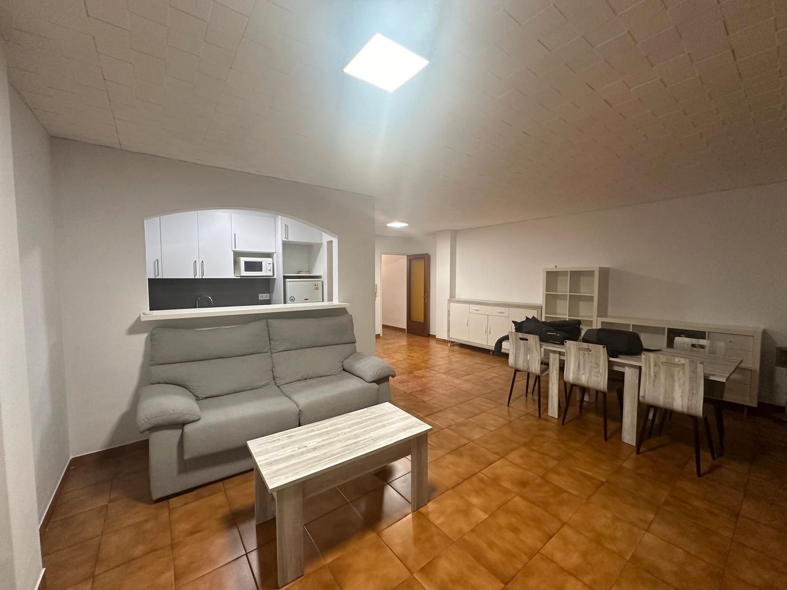 Sala d'estar de Pis de lloguer en Roses amb Aire condicionat