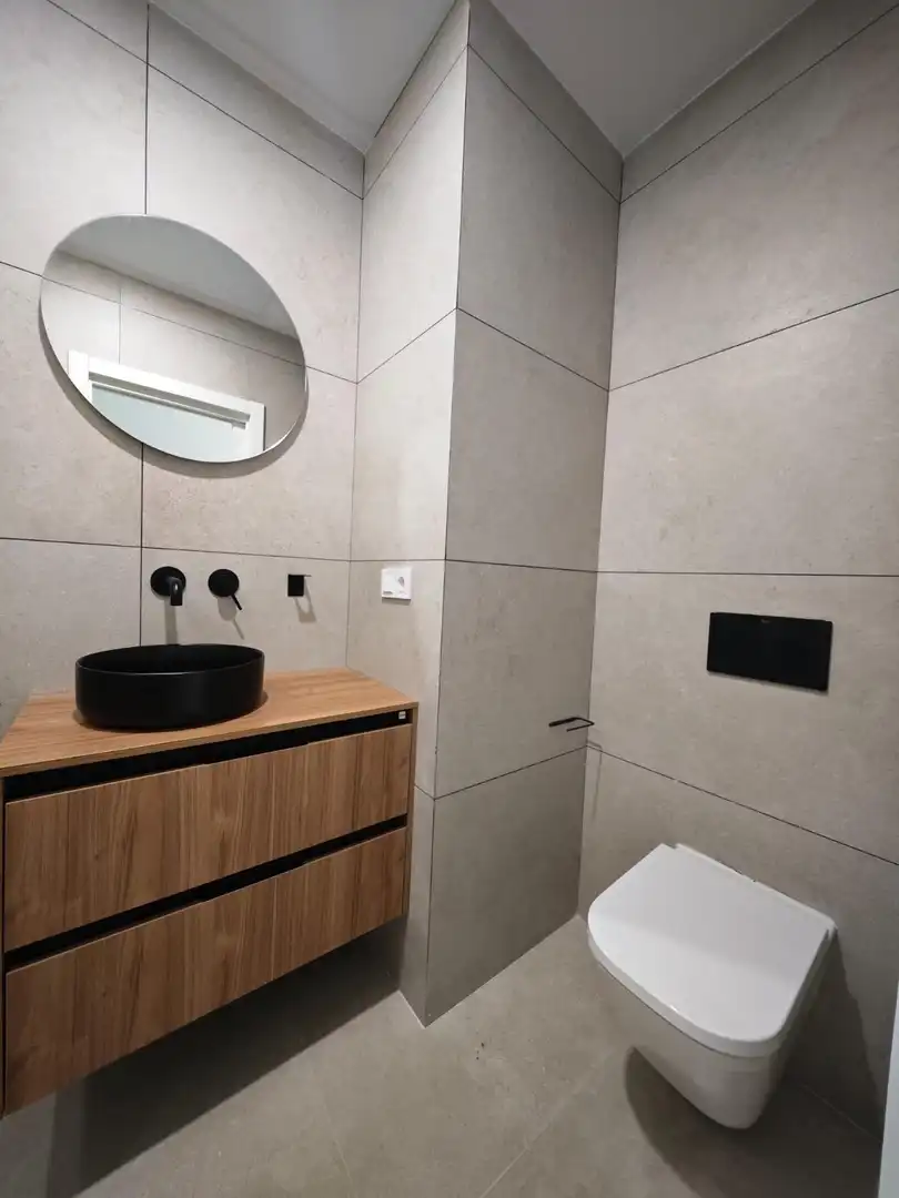 Badezimmer von Erdgeschoss zum Verkauf in Fuengirola mit Klimaanlage, Heizung und Terrasse