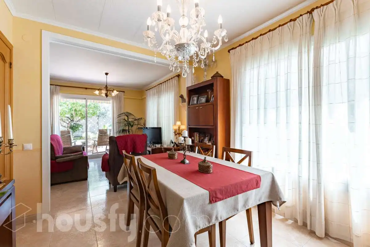 Detached homes for sale in Calle Santiago Rusiñol, Coma-ruga platja
