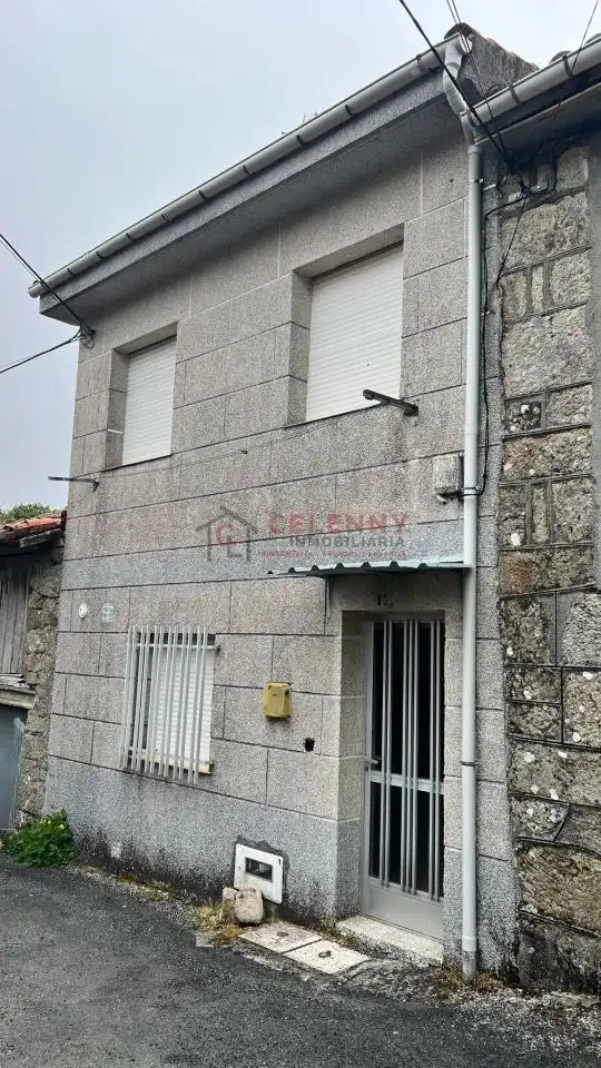 Adossat en venda a Nogueira de Ramuín