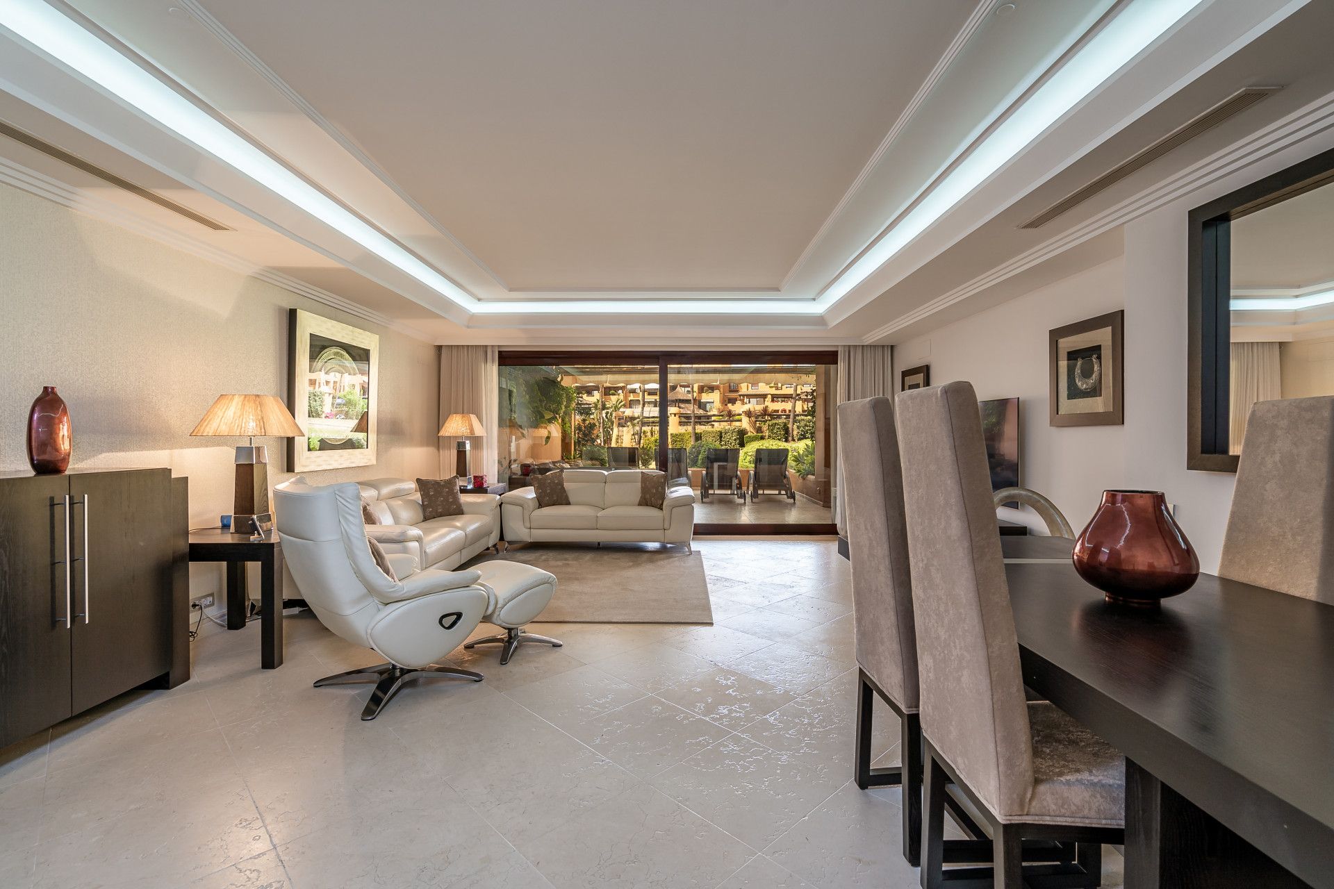 Sala d'estar de Planta baixa de lloguer en Estepona amb Aire condicionat, Terrassa i Traster