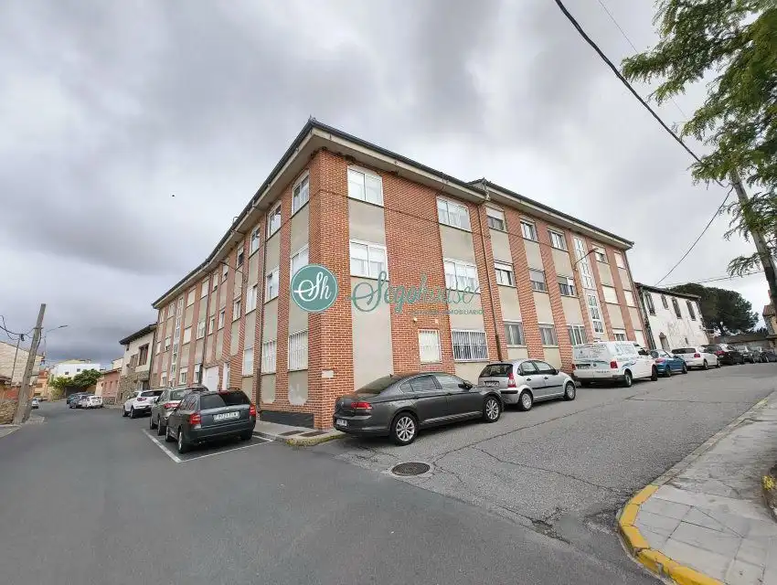 Vista exterior de Piso de alquiler en San Cristóbal de Segovia con Calefacción, Parquet y Amueblado