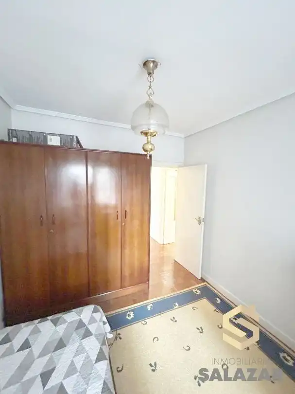 Bedroom of Flat for rent in Bilbao   with Heating, Oven and Washing machine