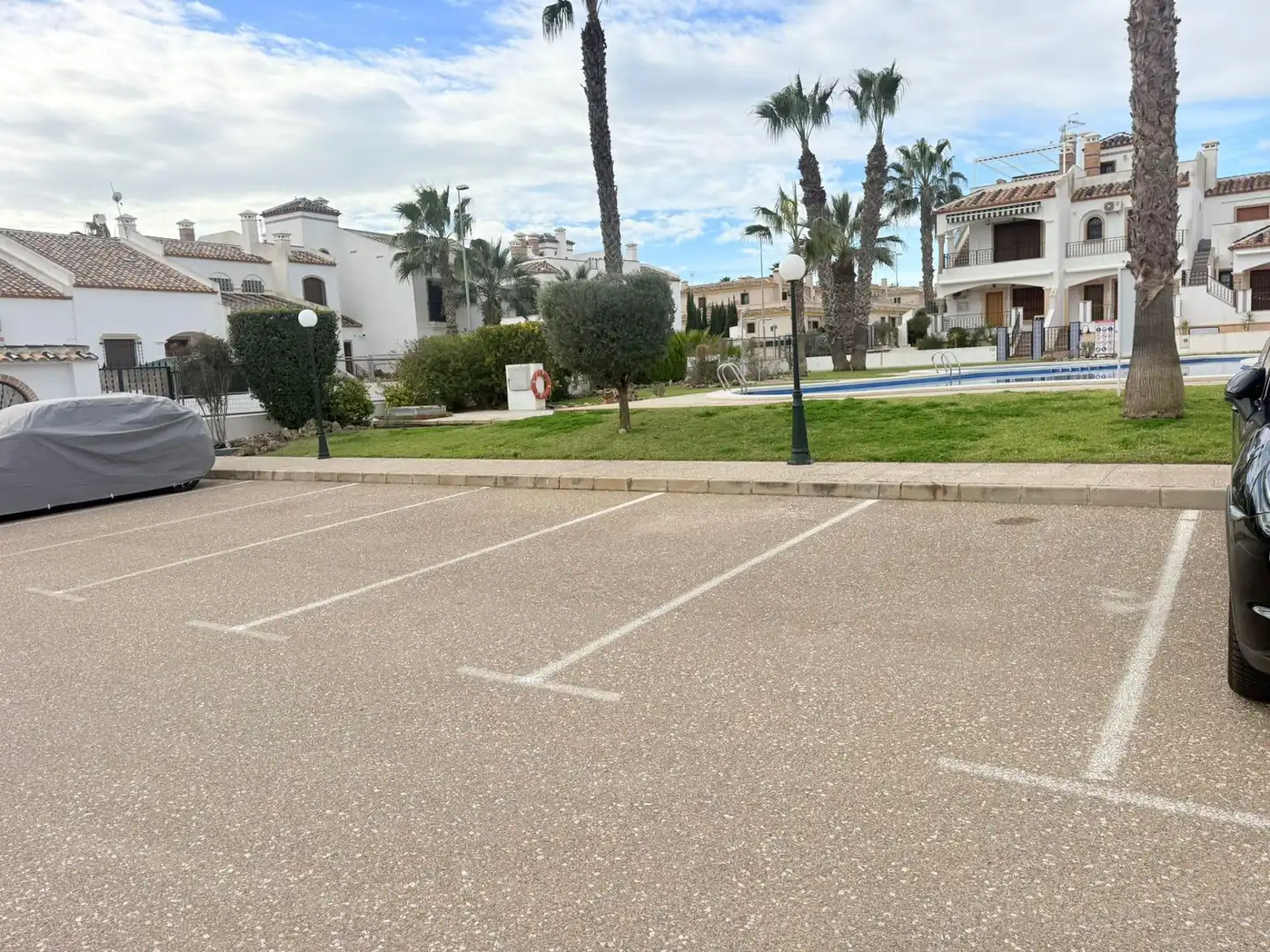 Aparcament de Casa adosada en venda en Orihuela amb Jardí privat