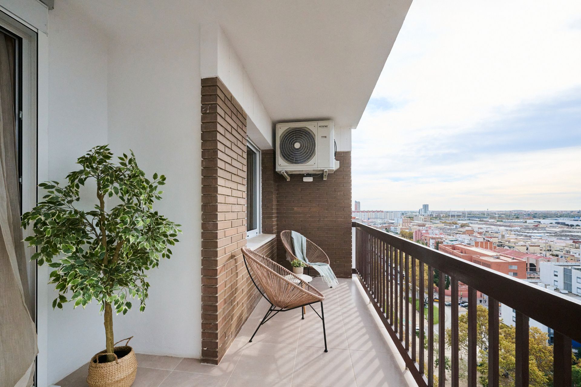 Terraza de Ático en venta en L'Hospitalet de Llobregat con Aire acondicionado, Calefacción y Parquet