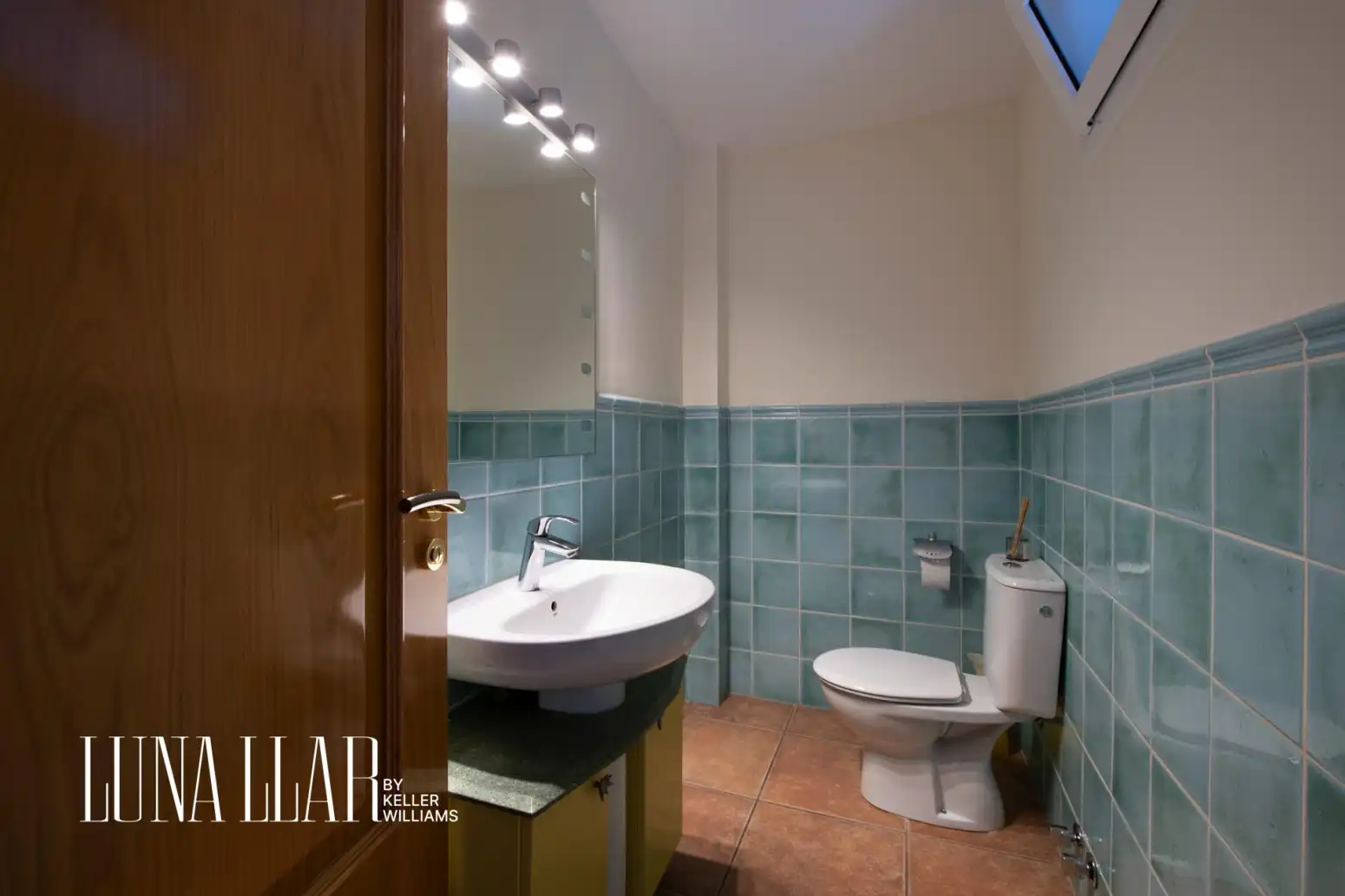 Bathroom of Detached homes for sale in Sant Climent de Llobregat  with Heating, Parquet flooring and Terrace