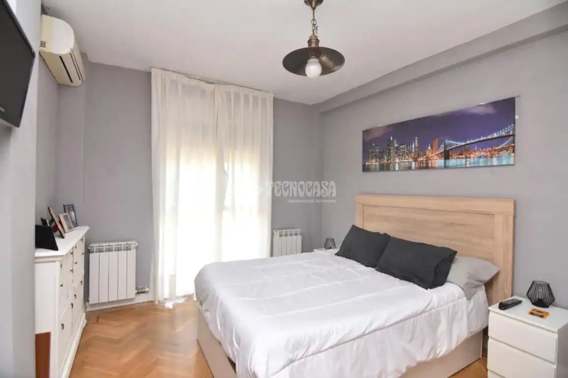 Habitación de Casa adosada en venta en Villaviciosa de Odón con Aire acondicionado, Calefacción y Piscina