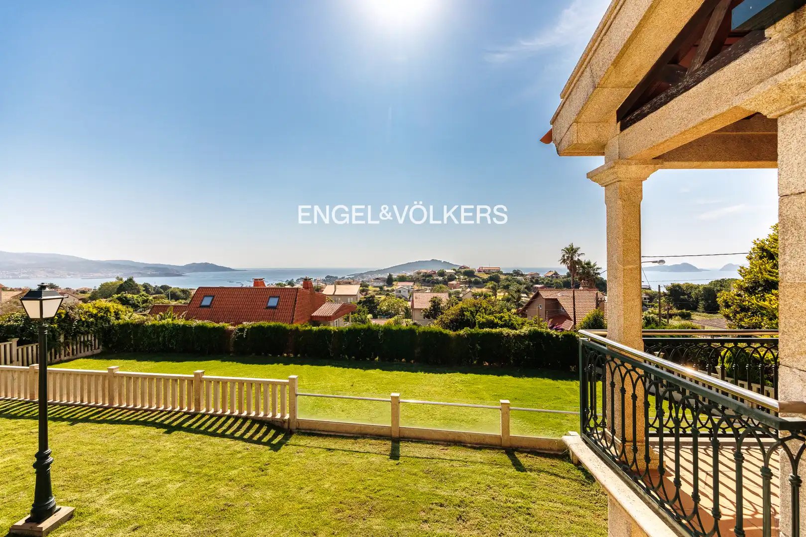 Terraza de Casa o chalet en venta en Nigrán con Calefacción, Jardín privado y Piscina