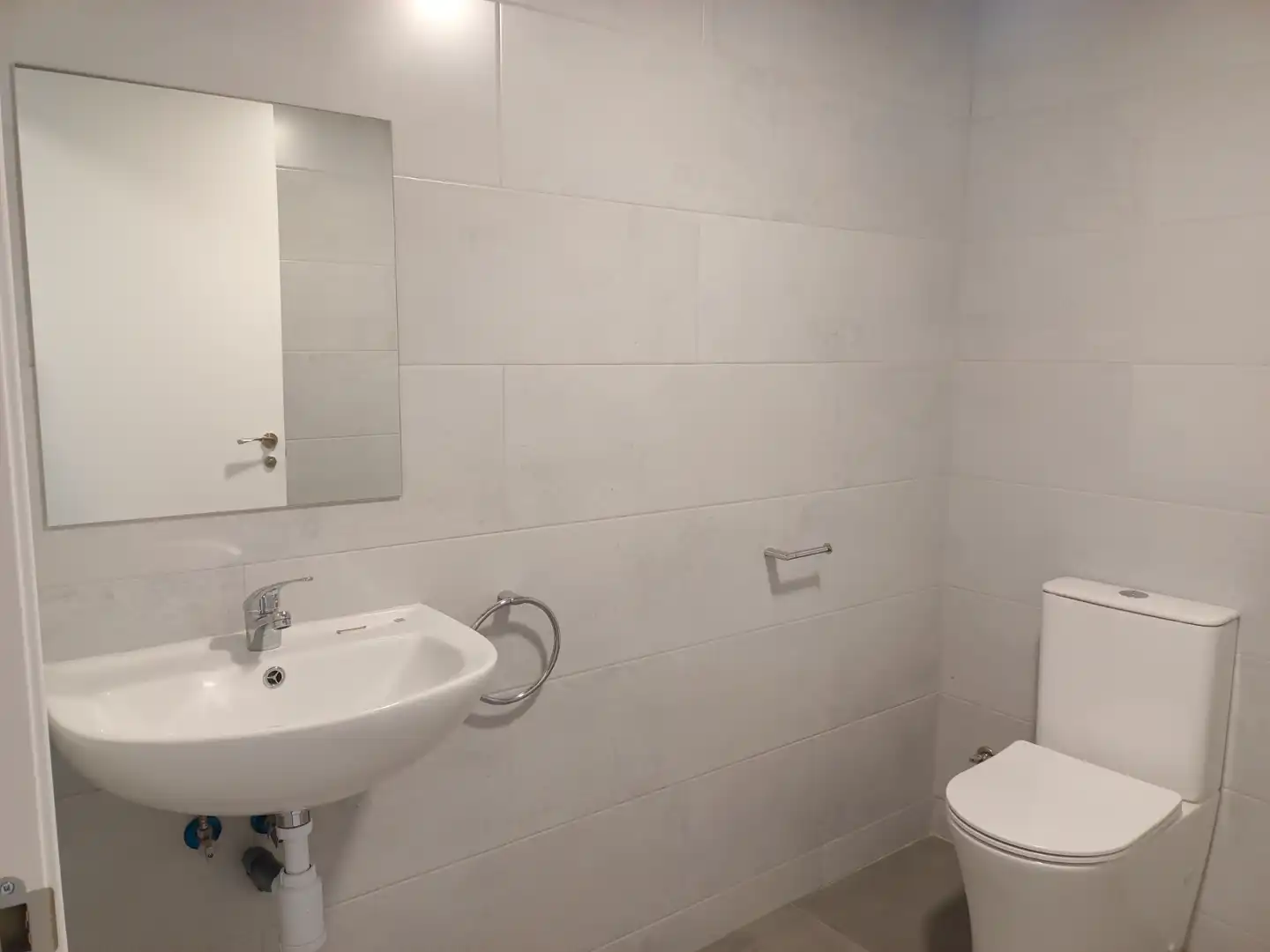 Badezimmer von Büro zur Miete in Lleida mit Klimaanlage und Heizung