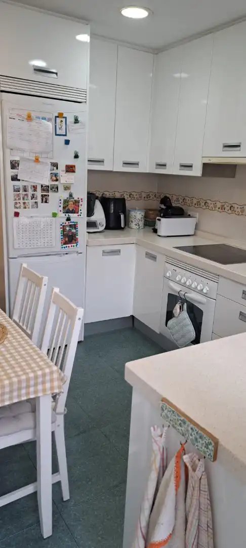 Cuina de Pis en venda en Oviedo  amb Calefacció, Parquet i Traster