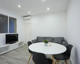 Sala d'estar de Apartament de lloguer en  Barcelona Capital amb Aire condicionat, Moblat i Forn