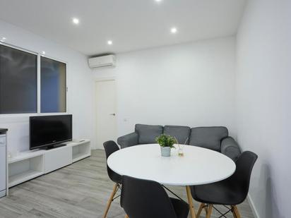 Sala d'estar de Apartament de lloguer en  Barcelona Capital amb Aire condicionat, Moblat i Forn