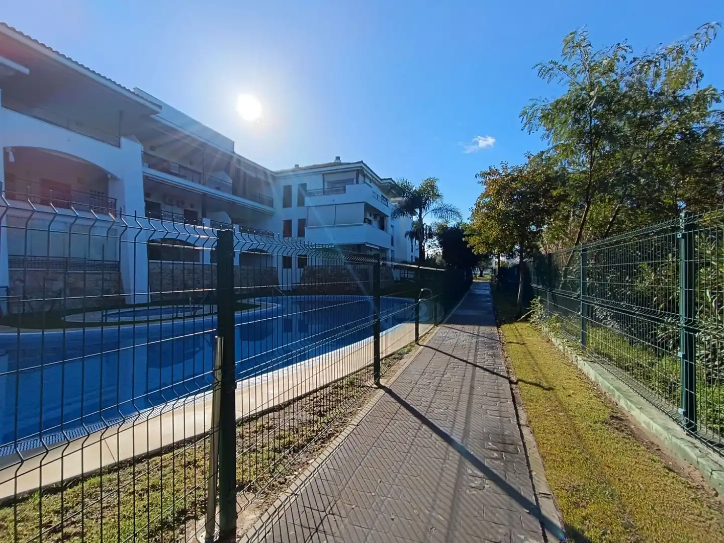 Außenansicht von Wohnung zum Verkauf in El Rompido mit Klimaanlage, Terrasse und Möbliert