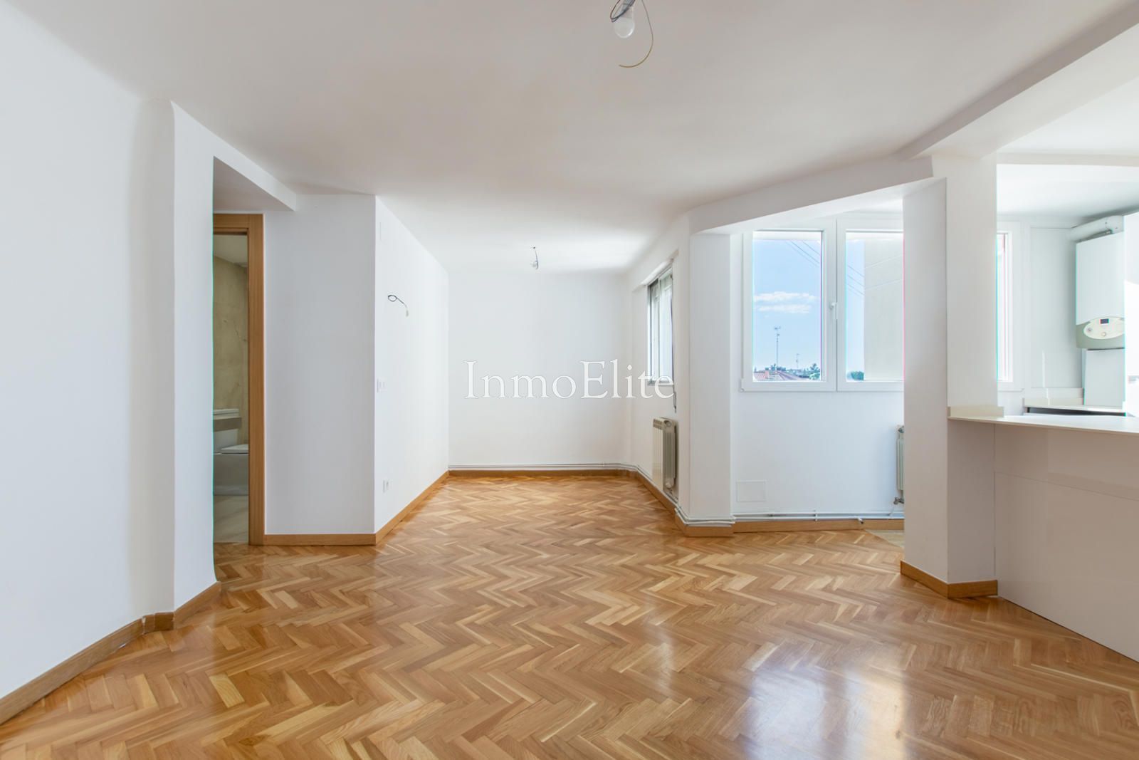 Sala d'estar de Pis en venda en  Madrid Capital amb Calefacció, Parquet i Traster